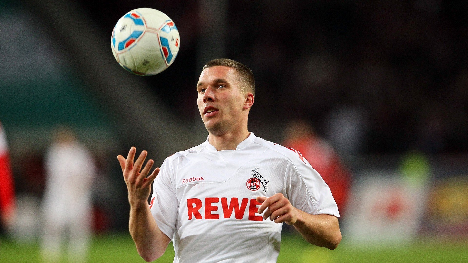 世界杯结束后 多名解说转战欧冠频道 粉丝“原地续费”